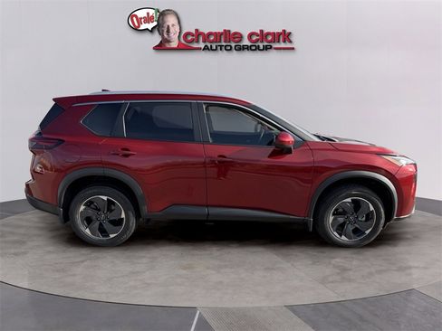 Used 2024 Nissan Rogue SV w/ SV Premium Package image 6