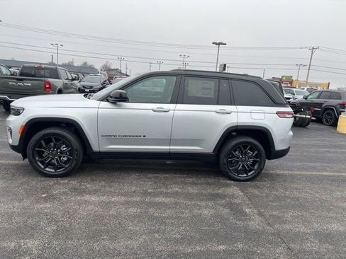 New 2025 Jeep Grand Cherokee Limited image 2