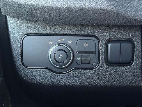 Used 2024 Mercedes-Benz Sprinter 2500 image 17