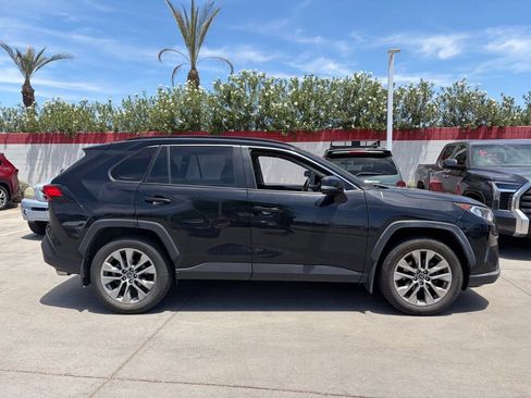 Used 2019 Toyota RAV4 XLE Premium FWD image 3
