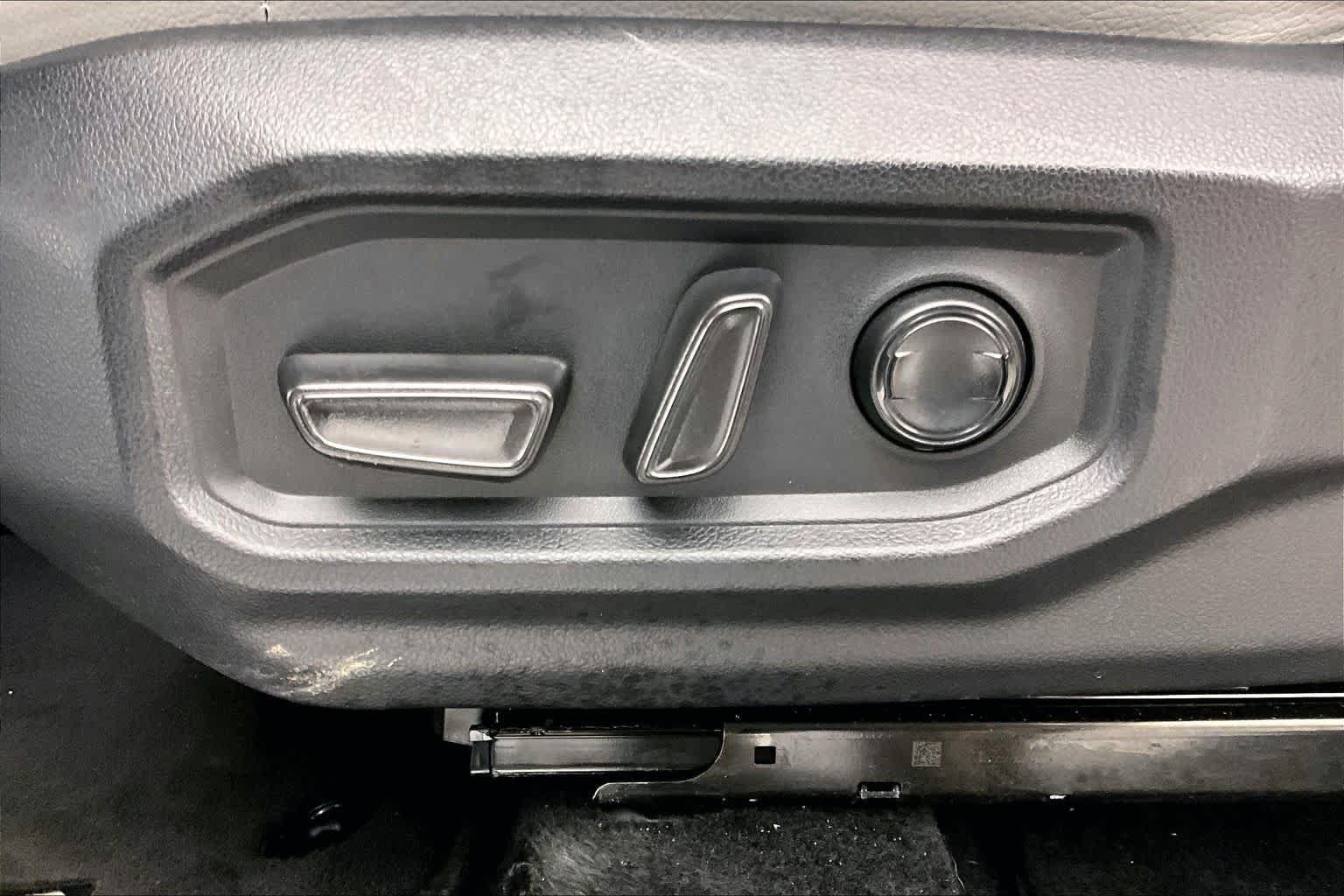 Used 2024 Toyota Tundra Limited w/ Power Package AWD/4WD image 30