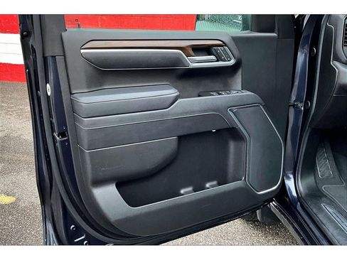 Used 2025 GMC Sierra 1500 SLT image 19