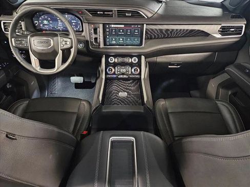 Used 2023 GMC Yukon XL Denali AWD/4WD image 18