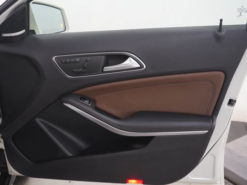Used 2015 Mercedes-Benz GLA 250 4MATIC image 9