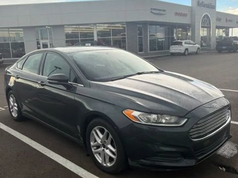 Used 2015 Ford Fusion SE FWD image 3