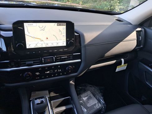 New 2025 Nissan Pathfinder SL w/ Black Appearance Package image 20