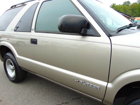 Used 2002 Chevrolet Blazer LS w/ Preferred Equipment Group image 38