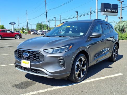 Certified 2023 Ford Escape ST-Line Select w/ Tech Pack #2 AWD/4WD image 3