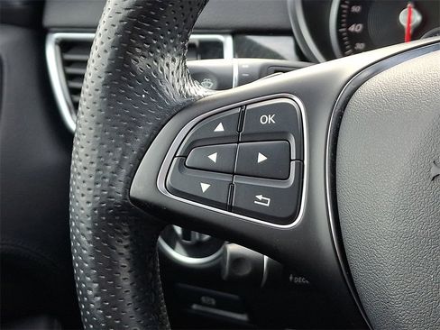 Used 2018 Mercedes-Benz GLE 550e 4MATIC image 23