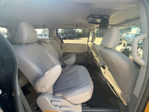 Used 2012 Toyota Sienna XLE FWD image 18