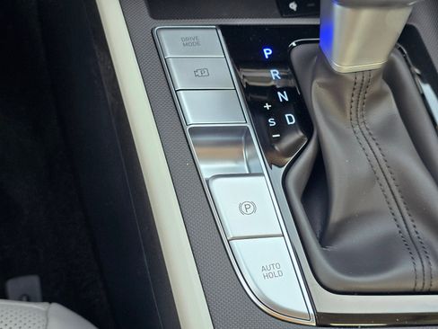 New 2025 Hyundai Elantra Limited image 21