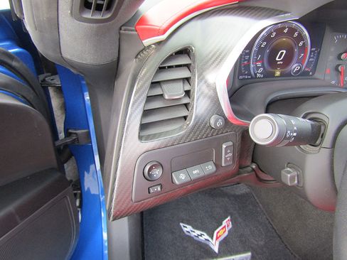 Used 2015 Chevrolet Corvette Z06 w/ 3LZ Preferred Equipment Group image 15