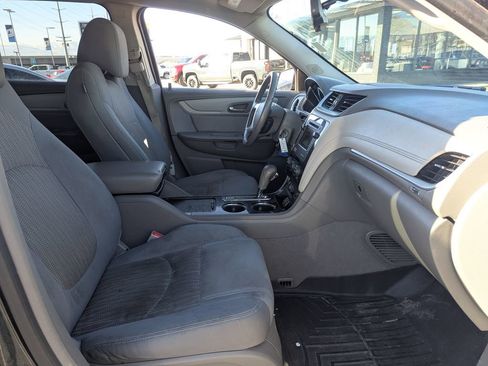 Used 2015 Chevrolet Traverse LT w/ Style and Technology Package image 35