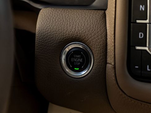 Used 2024 GMC Yukon XL Denali w/ Advanced Technology Package image 22