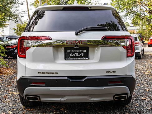 Used 2023 GMC Acadia SLT w/ LPO, Floor Liner Package image 5