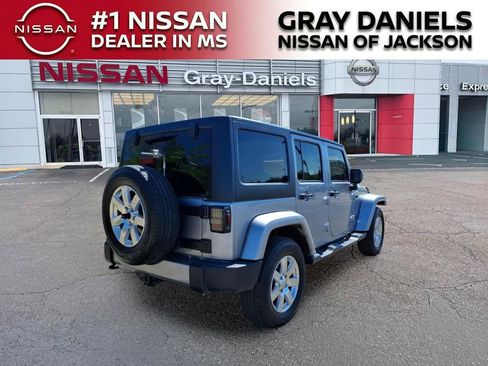 Used 2018 Jeep Wrangler Unlimited Sahara w/ Connectivity Group image 7