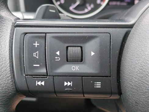 Used 2024 Nissan Rogue SV AWD/4WD image 19