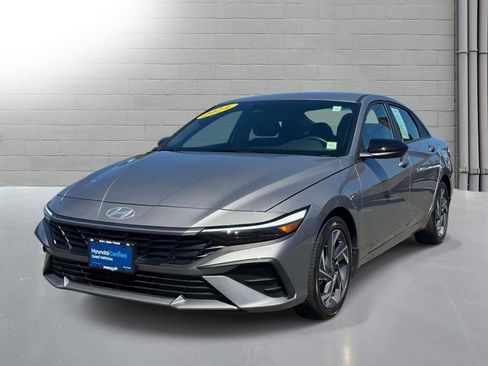 Used 2025 Hyundai Elantra SEL FWD image 4