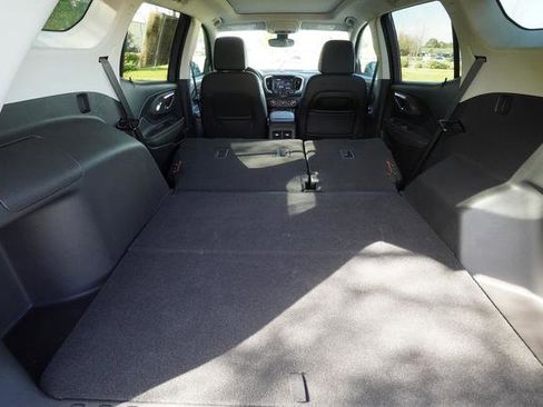 Used 2024 GMC Terrain Denali w/ Black Diamond Edition image 30