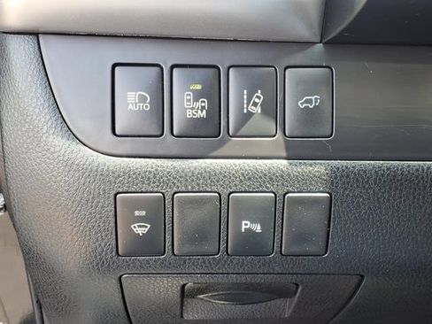 Used 2016 Toyota Highlander Limited w/ Driver Technology Package AWD/4WD image 8