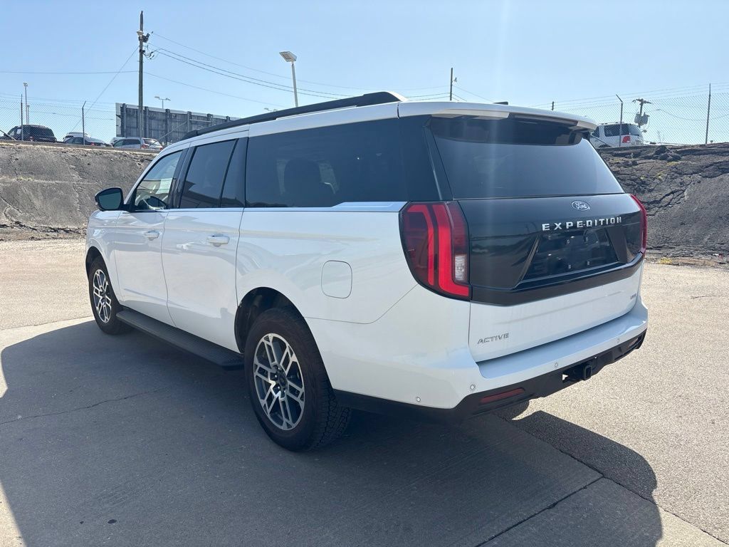 Used 2025 Ford Expedition Max Active AWD/4WD image 5