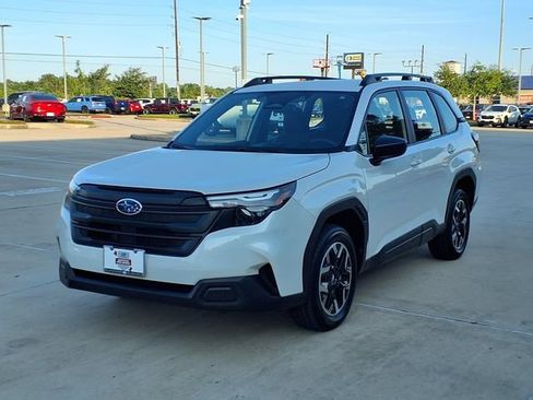 Certified 2025 Subaru Forester AWD/4WD image 3