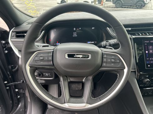 New 2025 Jeep Grand Cherokee Altitude image 18