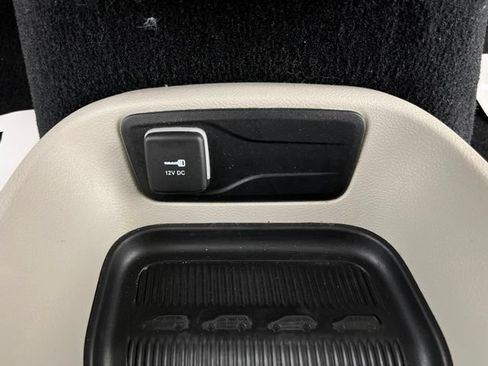 Used 2023 Chrysler Pacifica Touring-L FWD image 29