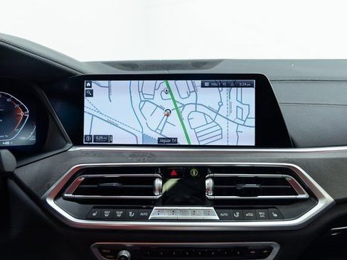 Used 2022 BMW X5 xDrive40i w/ M Sport Package image 17