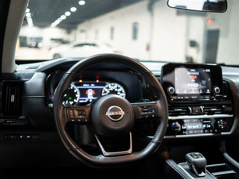 Used 2025 Nissan Pathfinder SV AWD/4WD image 21
