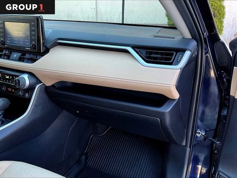 Used 2021 Toyota RAV4 XLE w/ Convenience Package image 19