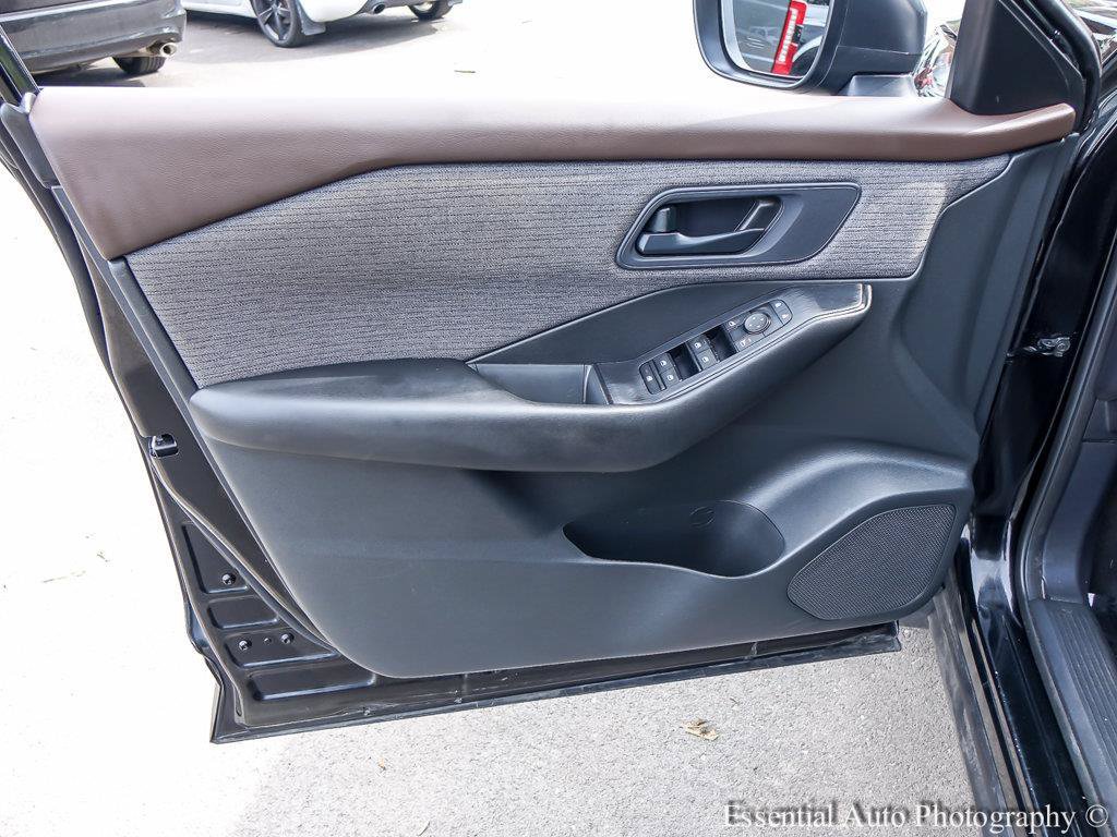 Used 2023 Nissan Rogue S AWD/4WD image 19