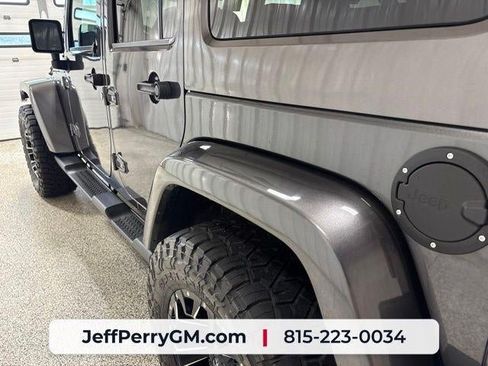 Used 2017 Jeep Wrangler Unlimited Sahara AWD/4WD image 10