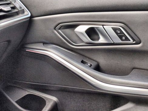 Certified 2022 BMW 330i xDrive Sedan w/ Premium Package image 37