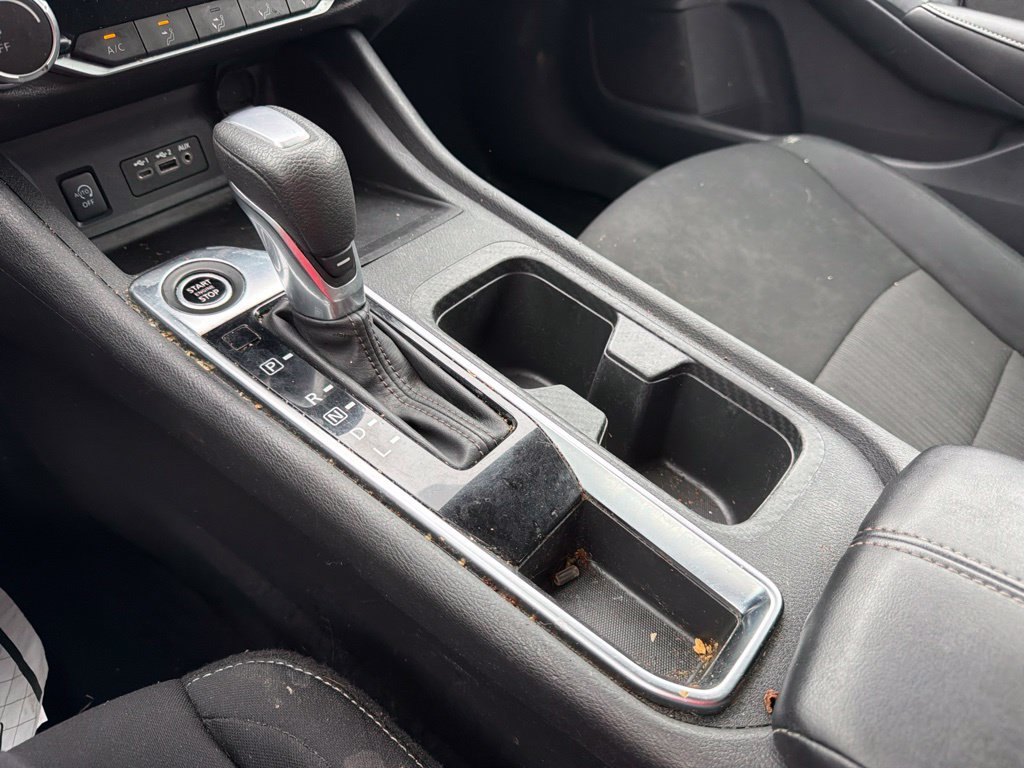 Used 2025 Nissan Sentra SV FWD image 34