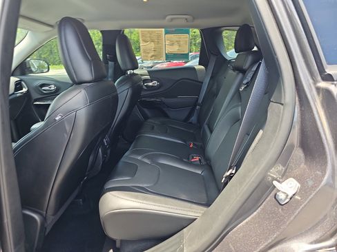 Used 2023 Jeep Cherokee Altitude Lux AWD/4WD image 11