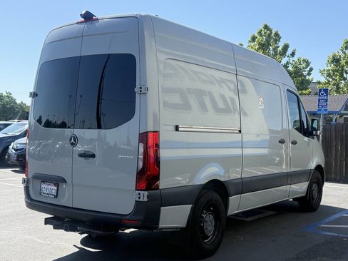 Used 2021 Mercedes-Benz Sprinter 2500 image 5
