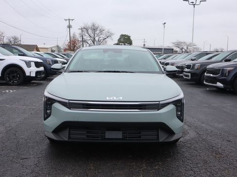 New 2025 Kia K4 LXS image 2