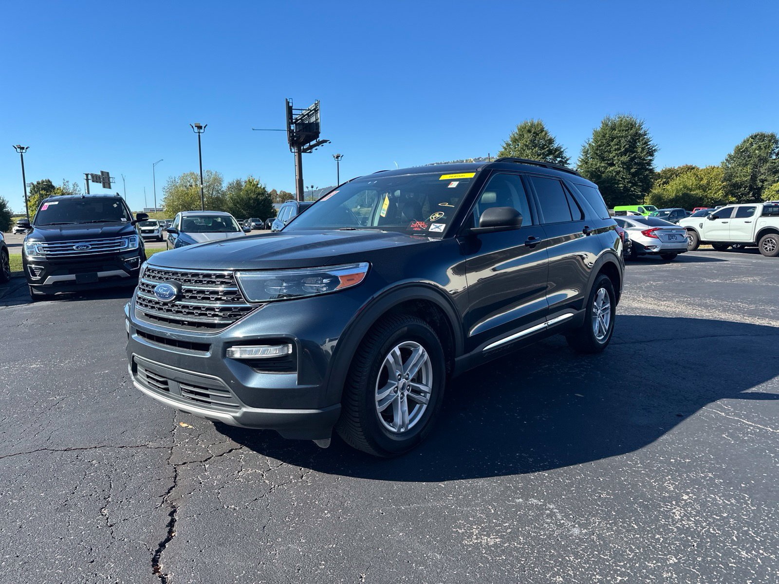 Used 2022 Ford Explorer XLT w/ Equipment Group 202A AWD/4WD image 1