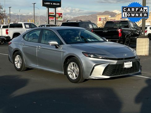 Used 2025 Toyota Camry SE image 8
