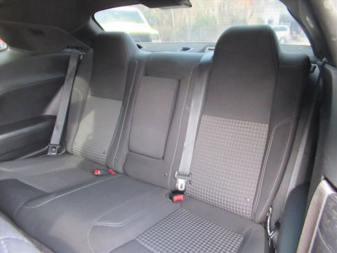 Used 2019 Dodge Challenger SXT image 24