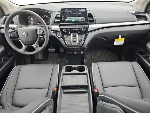 New 2026 Honda Odyssey Touring image 9