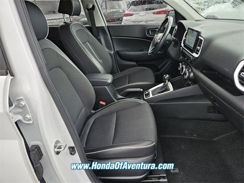 Used 2022 Hyundai Venue Limited image 12