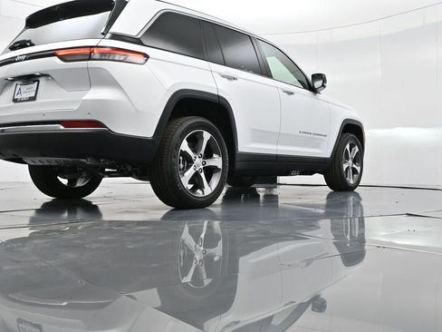 New 2025 Jeep Grand Cherokee Limited 4xe w/ Luxury Tech Group II image 37