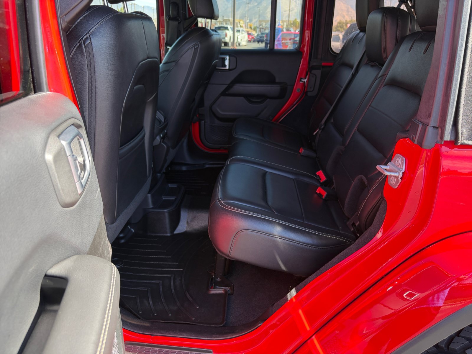 Used 2019 Jeep Wrangler Unlimited Sahara w/ Dual Top Group AWD/4WD image 25