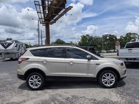 Used 2018 Ford Escape SE AWD/4WD image 2
