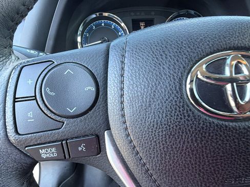 Used 2017 Toyota Corolla SE FWD image 26