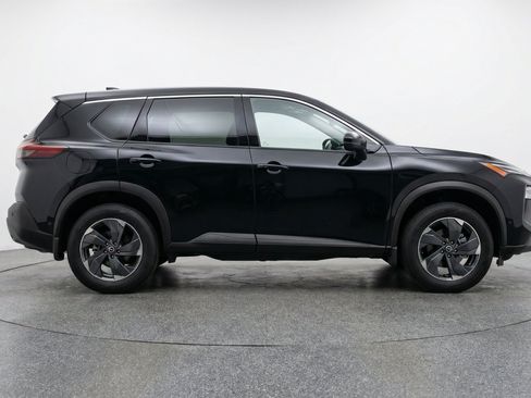 Used 2025 Nissan Rogue SV AWD/4WD image 11
