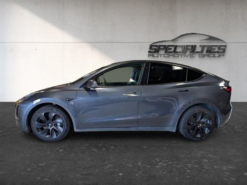 Used 2021 Tesla Model Y Long Range AWD/4WD image 7