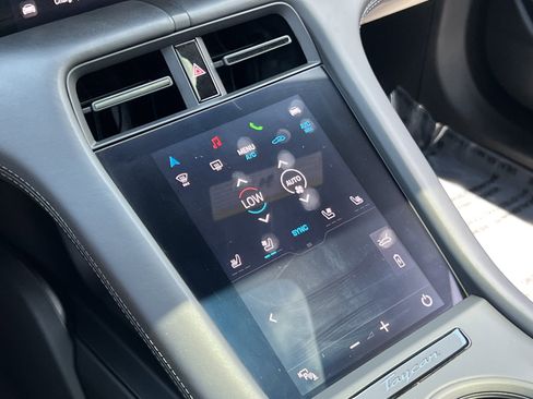 Certified 2022 Porsche Taycan GTS image 28